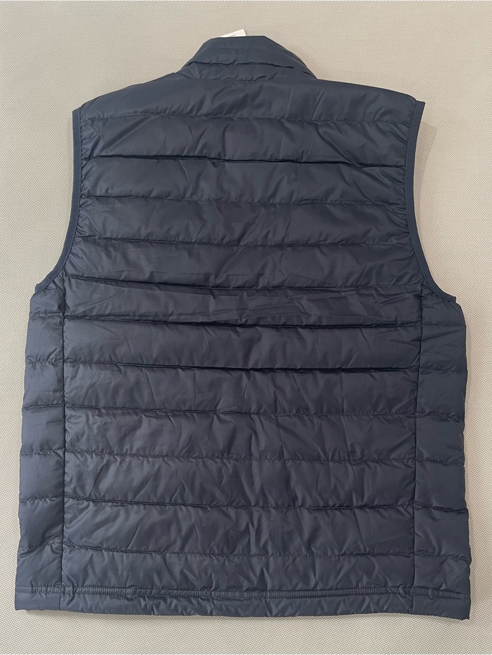 Quince Men’s Navy Puffer Vest - Picture 4 of 5